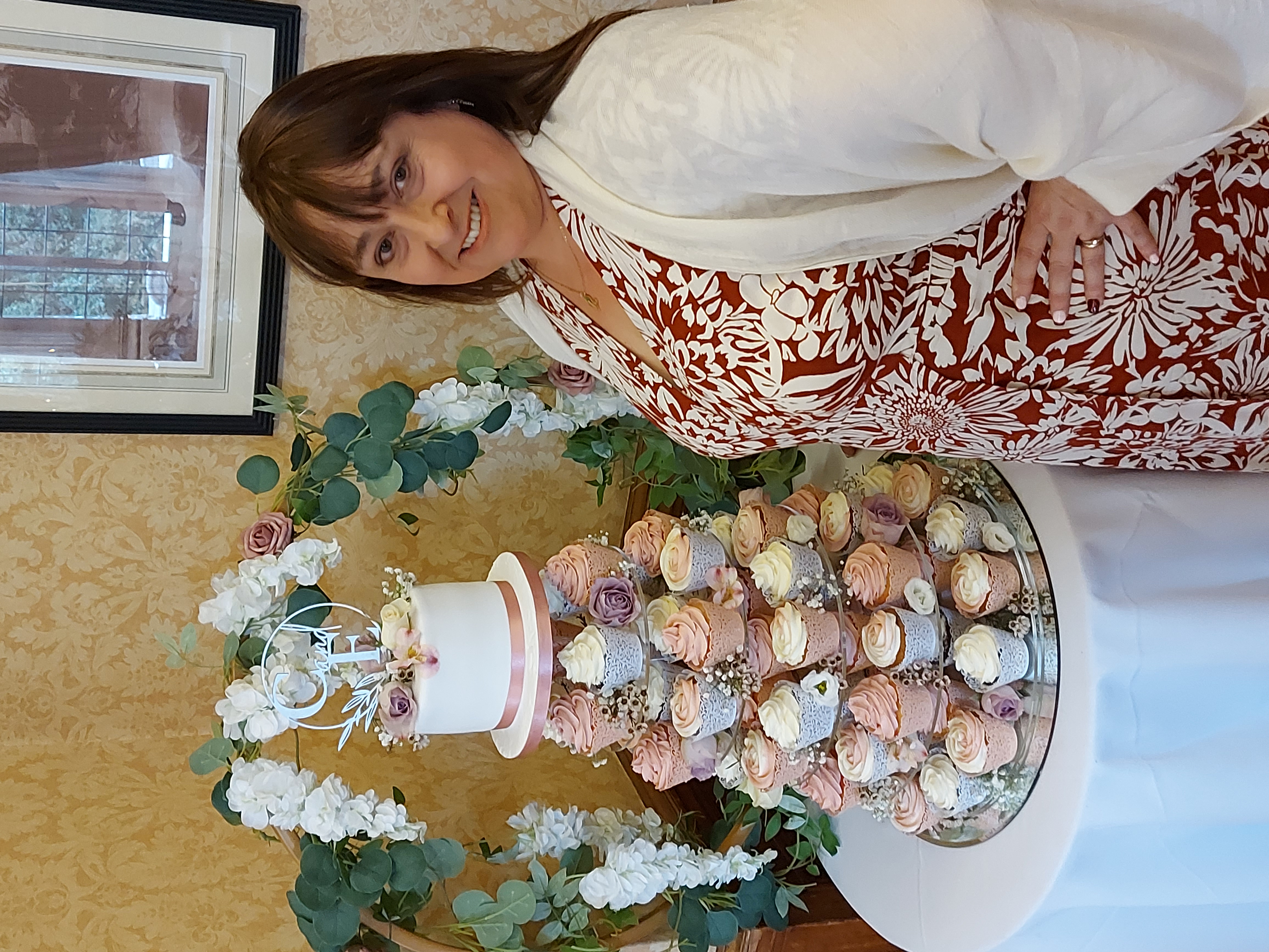 Jayne setting up a wedding cake