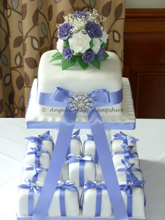 Mini cakes display
