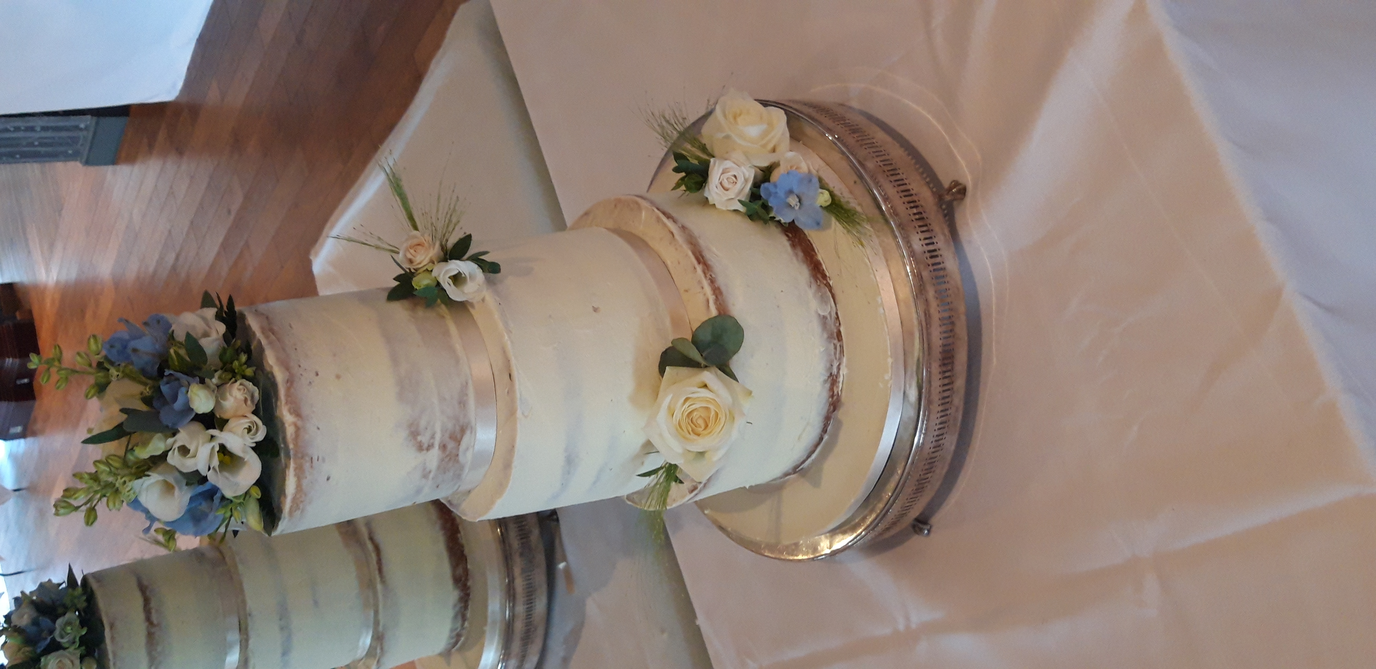 Semi-naked cake with flowers