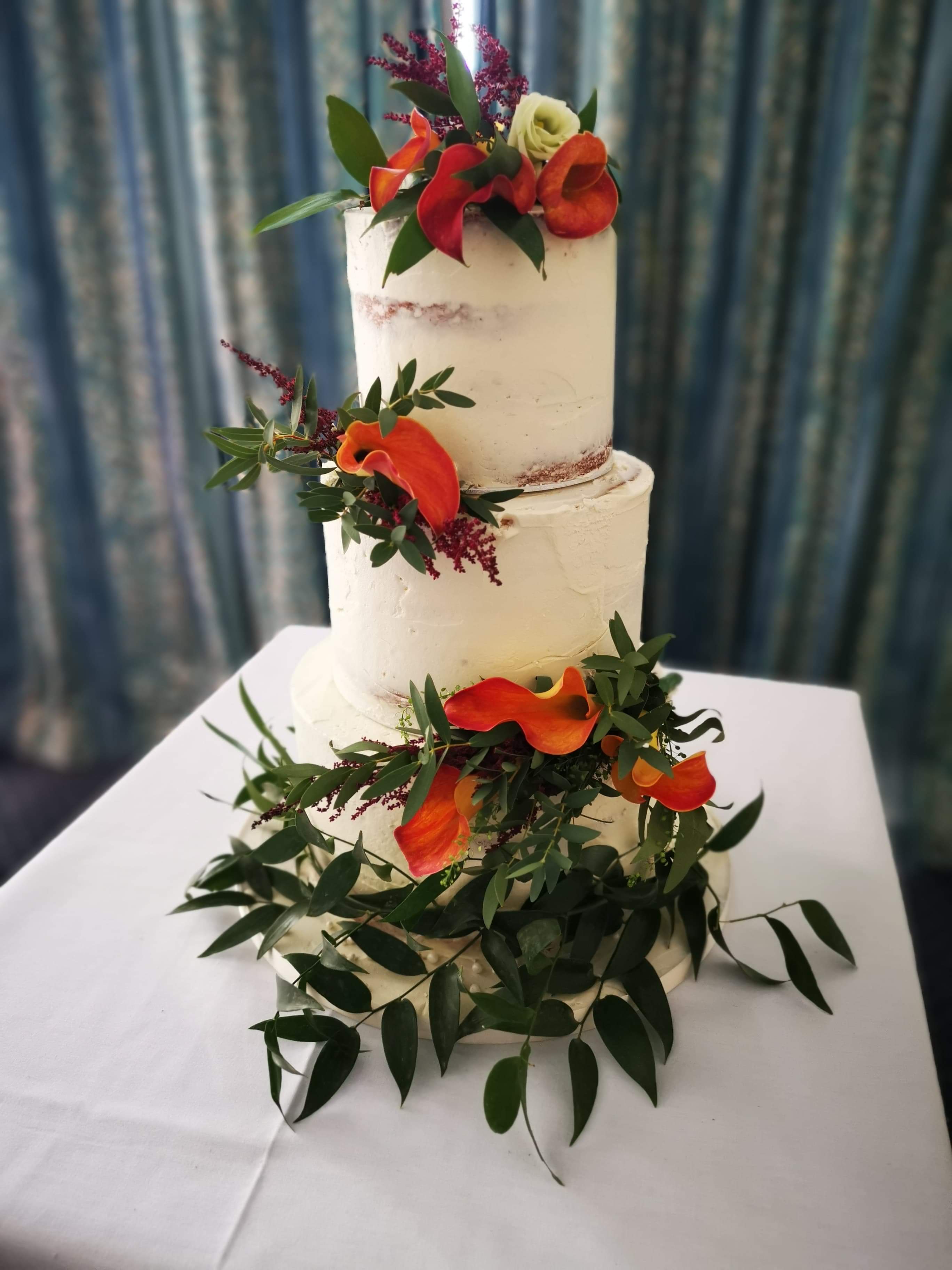 Rustic cake with foliage