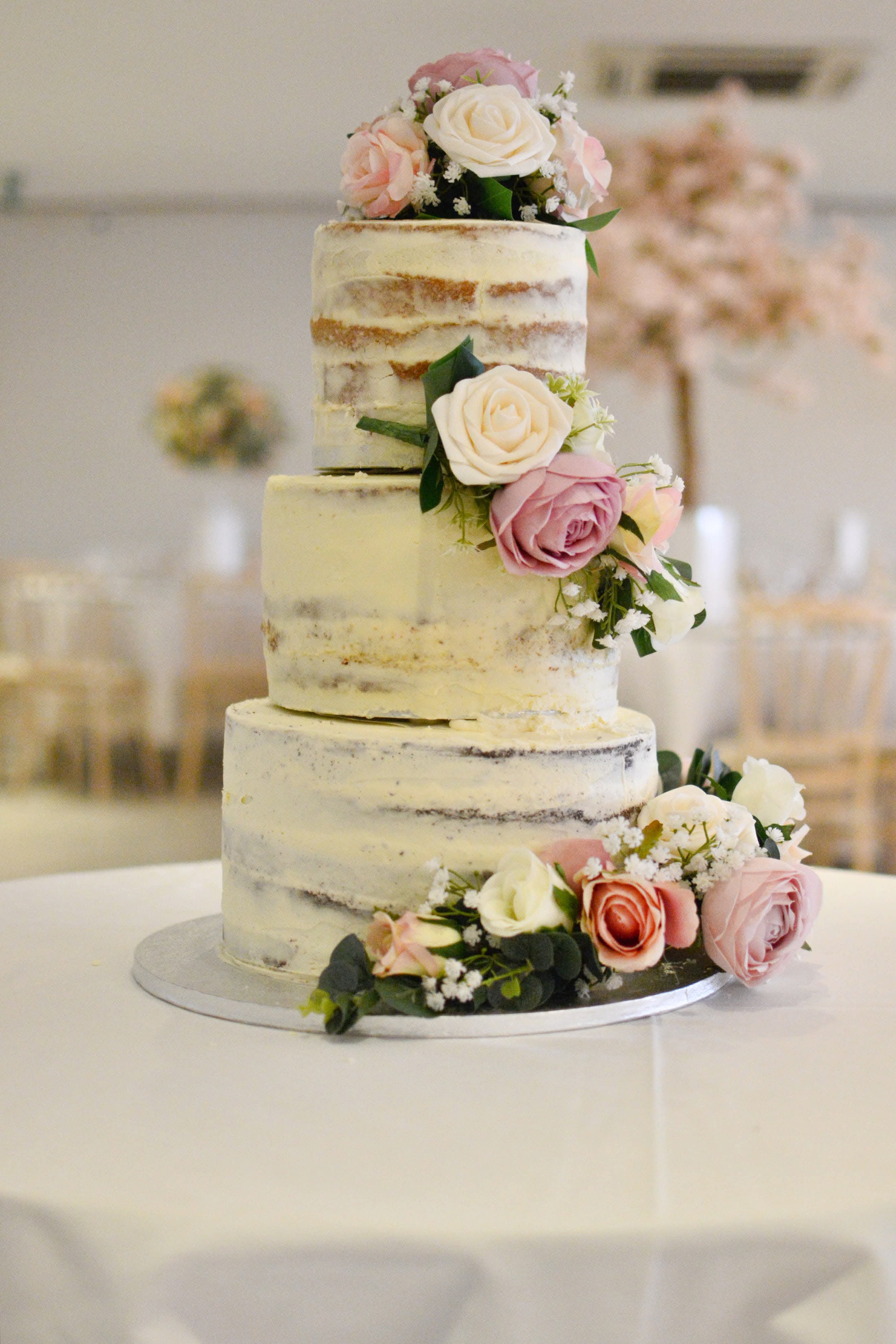 Semi-naked cake detail
